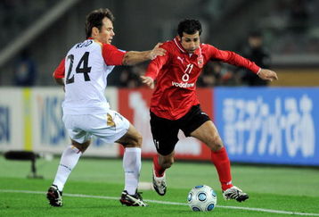 YOKOHAMA, JAPAN - DECEMBER 18:  Sayed Moawad of Al Ahly is challenged by Paul Reid of Adelaide United during FIFA Club World Cup Japan 2008 Fifth Place match between Al Ahly and Adelaide United at the International Stadium on December 18, 2008 in Yokohama, Japan.  (Photo by Shaun Botterill/Getty Images)