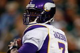 GREEN BAY, WI - SEPTEMBER 08:  Tarvaris Jackson #7 of the Minnesota Vikings looks to throw the ball while taking on the Green Bay Packers on September 8, 2008 at Lambeau Field in Green Bay, Wisconsin.  (Photo by Dilip Vishwanat/Getty Images)