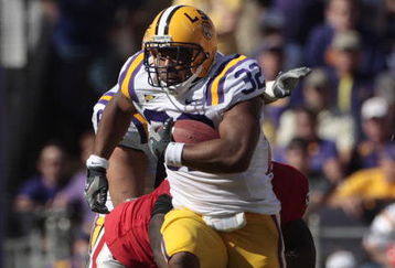 BATON ROUGE, LA - OCTOBER 25:  LSU Tigers running back Charles Scott #25 runs for a first down against the Georgia Bulldogs during their football game at Tiger Stadium on October 25, 2008 in Baton Rouge, Louisiana.  (Photo by Dave Martin/Getty Images)