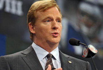 TAMPA, FL - JANUARY 30:  NFL Commissioner Roger Goodell addresses the media at the news conference prior to Super Bowl XLIII on January 30, 2009 at Tampa Convention Center in Tampa, Florida. (Photo by Drew Hallowell/Getty Images)