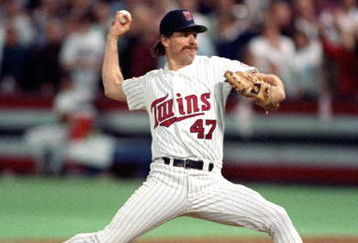 MINNEAPOLIS - OCTOBER 1991:  Pitcher Jack Morris #47 of the Minnesota Twins pitches during the 1991 World Series game against the Atlanta Braves in October of 1991 at the Metrodome in Minneapolis, Minnesota.  (Photo by Rick Stewart/Getty Images)