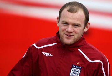 LONDON COLNEY, ENGLAND - MARCH 27:  England's Wayne Rooney walks to the training venue during England training at London Colney on March 27, 2009 in London Colney, England.  (Photo by Jamie McDonald/Getty Images)