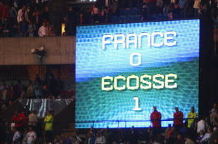 PARIS - SEPTEMBER 12:  France coach Raymond Domenech (2nd right) shakes hands with the dejected French players after his side's 0-1 defeat after the Euro 2008 Group B qualifying match between France and Scotland at the Parc de Princes on September 12, 2007 in Paris, France.  (Photo by Michael Steele/Getty Images)