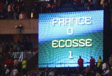 PARIS - SEPTEMBER 12:  France coach Raymond Domenech (2nd right) shakes hands with the dejected French players after his side's 0-1 defeat after the Euro 2008 Group B qualifying match between France and Scotland at the Parc de Princes on September 12, 2007 in Paris, France.  (Photo by Michael Steele/Getty Images)