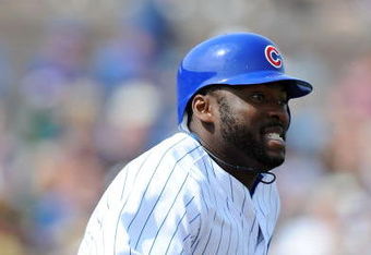 MESA, AZ - MARCH 06:  Milton Bradley #21 of the Chicago Cubs runs to first base during a Spring Training game against the Los Angeles Dodgers at HoHoKam Park on March 6, 2009 in Mesa, Arizona.  (Photo by Lisa Blumenfeld/Getty Images)