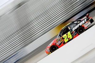 MARTINSVILLE, VA - MARCH 27:  Jeff Gordon, driver of the #24 DuPont Chevrolet, drives during practice for the NASCAR Sprint Cup Series Goody�s Fast Pain Relief 500 at the Martinsville Speedway on March 27, 2009 in Martinsville, Virginia.  (Photo by Nick Laham/Getty Images for NASCAR)