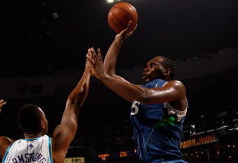 NEW ORLEANS - FEBRUARY 08:  Al Jefferson #25 of the Minnesota Timberwolves  makes a shot over Hilton Armstrong #12 of the New Orleans Hornets on February 8, 2009 in New Orleans, Louisiana.  NOTE TO USER: User expressly acknowledges and agrees that, by downloading and/or using this Photograph, user is consenting to the terms and conditions of the Getty Images License Agreement.  (Photo by Chris Graythen/Getty Images)