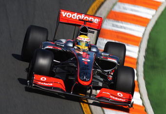 MELBOURNE, AUSTRALIA - MARCH 27:  Lewis Hamilton of Great Britain and McLaren Mercedes drives during practice for the Australian Formula One Grand Prix at the Albert Park Circuit on March 27, 2009 in Melbourne, Australia.  (Photo by Clive Mason/Getty Images)