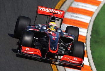 MELBOURNE, AUSTRALIA - MARCH 27:  Lewis Hamilton of Great Britain and McLaren Mercedes drives during practice for the Australian Formula One Grand Prix at the Albert Park Circuit on March 27, 2009 in Melbourne, Australia.  (Photo by Clive Mason/Getty Images)
