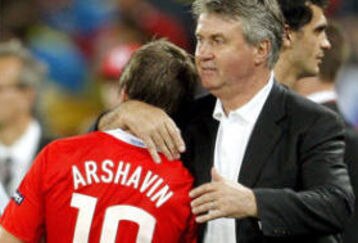 Hiddink-arshavin-afp_feature