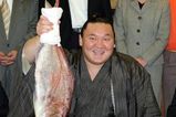 Hakuho032909_more_feature