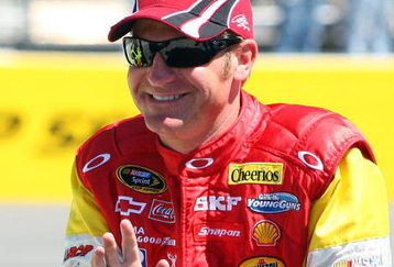 MARTINSVILLE, VA - MARCH 29: Clint Bowyer, driver of the #33 BB&T Chevrolet, waves to fans prior to the start of the NASCAR Sprint Cup Series Goody's Fast Pain Relief 500 at the Martinsville Speedway on March 29, 2009 in Martinsville, Virginia.  (Photo by Jim McIsaac/Getty Images)