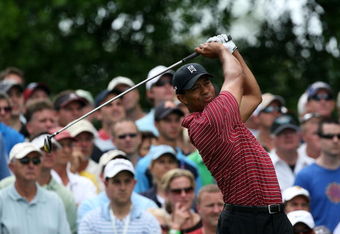 ORLANDO, FL - MARCH 29:  Tiger Woods of the USA plays his tee shot at the 3rd hole during the final round of the Arnold Palmer Invitational Presented by Mastercard at the Bay Hill Club and Lodge on March 29, 2009 in Orlando, Florida  (Photo by David Cannon/Getty Images)