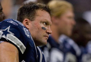ST. LOUIS, MO - OCTOBER 19: Zach Thomas #55 of the Dallas Cowboys watches his team lose to the St. Louis Rams at the Edward Jones Dome on October 19, 2008 in St. Louis, Missouri.  The Rams beat the Cowboys 34-14.  (Photo by Dilip Vishwanat/Getty Images)