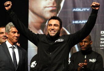 LAS VEGAS - DECEMBER 05:  Oscar De La Hoya reacts at the weigh-in for his welterweight fight against boxer Manny Pacquiao of the Philippines at the MGM Grand Garden Arena December 5, 2008 in Las Vegas, Nevada. De La Hoya fights Pacquiao December 6th.  (Photo by Jed Jacobsohn/Getty Images)