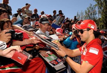 MELBOURNE, AUSTRALIA - MARCH 29:  Felipe Massa of Brazil and Ferrari signs autographs for race fans prior to the Australian Formula One Grand Prix at the Albert Park Circuit on March 29, 2009 in Melbourne, Australia.  (Photo by Robert Cianflone/Getty Images)