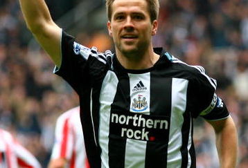 NEWCASTLE, UNITED KINGDOM - APRIL 20:  Newcastle forward Michael Owen celebrates after scoring the first goal during the Barclays Premier League Match between Newcastle United and Sunderland at St James' Park on April 20, 2008 in Newcastle, England.  (Photo by Stu Forster/Getty Images)