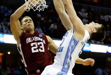 MEMPHIS, TN - MARCH 29:  Tyler Hansbrough #50 of the North Carolina Tar Heels goes up for a dunk over Blake Griffin #23 of the Oklahoma Sooners in the second half during the NCAA Men's Basketball Tournament South Regional Final at the FedExForum on March 29, 2009 in Memphis, Tennessee. The Tar Heels defeated the Sooners 72-60 to advance to the Final Four. (Photo by Joe Murphy/Getty Images)