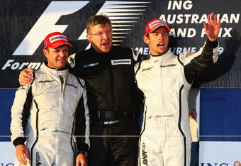 MELBOURNE, AUSTRALIA - MARCH 29:  Race winner Jenson Button (right) of Great Britain and Brawn GP celebrates with Team Principal Ross Brawn (centre), second placed Rubens Barrichello (left) of Brazil and Brawn GP after the Australian Formula One Grand Prix at the Albert Park Circuit on March 29, 2009 in Melbourne, Australia.  (Photo by Mark Thompson/Getty Images)