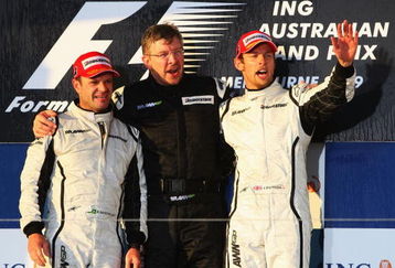 MELBOURNE, AUSTRALIA - MARCH 29:  Race winner Jenson Button (right) of Great Britain and Brawn GP celebrates with Team Principal Ross Brawn (centre), second placed Rubens Barrichello (left) of Brazil and Brawn GP after the Australian Formula One Grand Prix at the Albert Park Circuit on March 29, 2009 in Melbourne, Australia.  (Photo by Mark Thompson/Getty Images)