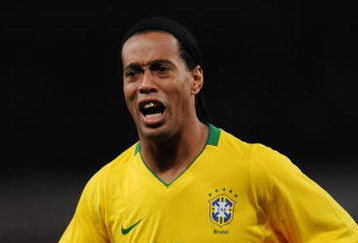 LONDON - FEBRUARY 10:  Ronaldinho of Brazil smiles during the International Friendly match between Brazil and Italy at the Emirates Stadium on February 10, 2009 in London, England.  (Photo by Shaun Botterill/Getty Images)