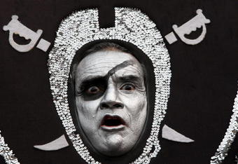 OAKLAND, CA - DECEMBER 21: A fan of the Oakland Raiders cheers during the Houston Texans and the Oakland Raiders NFL game on December 21, 2008 at the Oakland-Alameda County Coliseum in Oakland, California.  (Photo by Jed Jacobsohn/Getty Images)