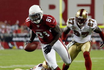 GLENDALE, AZ - NOVEMBER 10:  Anquan Boldin #81 of the Arizona Cardinals gets a way from Walt Harris #27 and Mark Roman #26 of the San Francisco 49ers after a catch to  score a touchdown during the second quarter at University of Phoenix Stadium on November, 10 2008 in Glendale, Arizona.  (Photo by Harry How/Getty Images)
