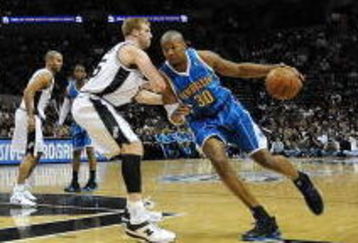 SAN ANTONIO - JANUARY 31:  David West #30 of the New Orleans Hornets drives the ball past Matt Bonner #15 of the San Antonio Spurs on January 31, 2009 at AT&T Center in San Antonio, Texas.  NOTE TO USER: User expressly acknowledges and agrees that, by downloading and/or using this Photograph, user is consenting to the terms and conditions of the Getty Images License Agreement.  (Photo by Ronald Martinez/Getty Images)