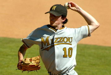 MALIBU, CA - JUNE 03:  Releif pitcher Taylor Parker #10 of the Missouri Tigers pitches agaisnt the UC Irvine Anteaters in the NCAA college baseball regional game held on June 3, 2006 at Eddy D. Field Stadium in Malibu, California.  The Tigers defeated the Anteaters 5-4 in 14 innings.  (Photo by Christian Petersen/Getty Images)