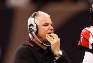NEW ORLEANS - DECEMBER 07:  Head coach Mike Smith talks with quarterback Matt Ryan #2 of the Atlanta Falcons throws a pass against the New Orleans Saints on December 7, 2008 at the Superdome in New Orleans, Louisiana.   The Saints defeated the Falcons 29-25.  (Photo by Chris Graythen/Getty Images)