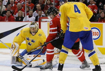 OTTAWA, ON - JANUARY 5:  John Tavares #19 of Team Canada stick handles the puck in front of Jacob Markstrom #25 and while being defended by Victor Hedman #4 of Team Sweden at the Gold Medal Game of the IIHF World Junior Championships at Scotiabank Place on January 05, 2009 in Ottawa, Ontario, Canada.  Team Canada defeated Team Sweden 5-1.  (Photo by Richard Wolowicz/Getty Images)