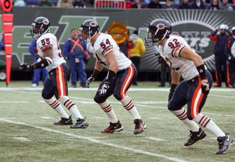 EAST RUTHERFORD, NJ - NOVEMBER 19:  Lance Briggs #55, Brian Urlacher #54, Hunter Hillenmeyer #92 of the Chicago Bears gets moves off the line during the game against the New York Jets on November 19, 2006 at Giants Stadium in East Rutherford, New Jersey.The Bears defeated the Jets 10-0.  (Photo by Jim McIsaac/Getty Images)