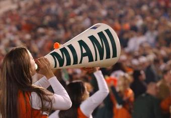 Cheerleaders-at-orange-bowl-lg_crop_340x234