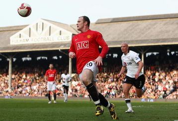 LONDON - MARCH 21:  Wayne Rooney of Manchester United tries to control the ball as he is closed down by Paul Konchesky of Fulham during the Barclays Premier League match between Fulham and Manchester United at Craven Cottage on March 21, 2009 in London, England.  (Photo by Ryan Pierse/Getty Images)