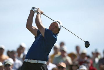 MARANA, AZ - FEBRUARY 27:  Phil Mickelson tees off the fifth tee during the third round of the Accenture Match Play Championships at the Ritz-Carlton Golf Club at Dove Mountain on February 27, 2009 in Marana, Arizona. (Photo by Donald Miralle/Getty Images)