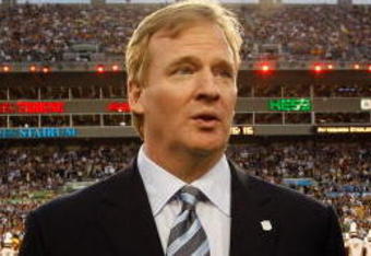 TAMPA, FL - FEBRUARY 01:  NFL Commissioner Roger Goodell and Captain Chesley B. Sullenberger III (R), pilot the US Airways Flight 1549 crew which crashed into the Hudson River in New York City, poses for a photo on the field prior to Super Bowl XLIII between the Arizona Cardinals and the Pittsburgh Steelers on February 1, 2009 at Raymond James Stadium in Tampa, Florida.  (Photo by Jamie Squire/Getty Images)