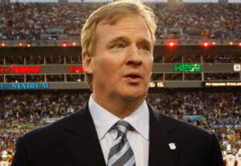 TAMPA, FL - FEBRUARY 01:  NFL Commissioner Roger Goodell and Captain Chesley B. Sullenberger III (R), pilot the US Airways Flight 1549 crew which crashed into the Hudson River in New York City, poses for a photo on the field prior to Super Bowl XLIII between the Arizona Cardinals and the Pittsburgh Steelers on February 1, 2009 at Raymond James Stadium in Tampa, Florida.  (Photo by Jamie Squire/Getty Images)