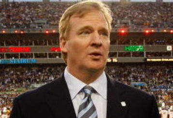 TAMPA, FL - FEBRUARY 01:  NFL Commissioner Roger Goodell and Captain Chesley B. Sullenberger III (R), pilot the US Airways Flight 1549 crew which crashed into the Hudson River in New York City, poses for a photo on the field prior to Super Bowl XLIII between the Arizona Cardinals and the Pittsburgh Steelers on February 1, 2009 at Raymond James Stadium in Tampa, Florida.  (Photo by Jamie Squire/Getty Images)