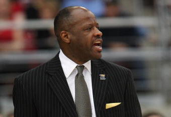 GLENDALE, AZ - MARCH 28:  Head Coach Mike Anderson of the Missouri Tigers adjusts his team against the Connecticut Huskies in the Elite Eight of the NCAA Division I Men's Basketball Tournament at the University of Phoenix Stadium on March 28, 2009 in Glendale, Arizona.  (Photo by Ronald Martinez/Getty Images)
