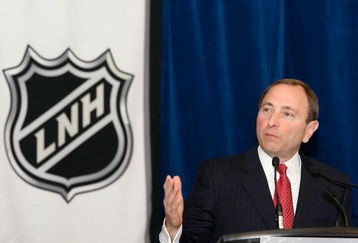 MONTREAL - JANUARY 24:  NHL Commissioner Gary Bettman speaks at the NHL Board of Governors Meeting during the 2009 NHL All-Star weekend on January 24, 2009 at the Bell Centre in Montreal, Canada.  (Photo by Richard Wolowicz/Getty Images)