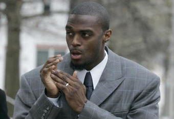 LEBANON - JANUARY 14: New York Giants wide receiver Plaxico Burress warms his hands as he arrives at the Lebanon County Courthouse January 14, 2009 in Lebanon, Pa.  Burress is scheduled to appear in a civil trial in a dispute with an automobile dealer over what he owes in damages to a vehicle supplied to him by the dealership. (Photo by Chris Gardner/Getty Images)