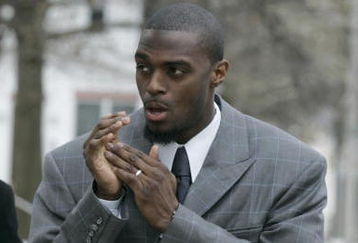 LEBANON - JANUARY 14: New York Giants wide receiver Plaxico Burress warms his hands as he arrives at the Lebanon County Courthouse January 14, 2009 in Lebanon, Pa.  Burress is scheduled to appear in a civil trial in a dispute with an automobile dealer over what he owes in damages to a vehicle supplied to him by the dealership. (Photo by Chris Gardner/Getty Images)
