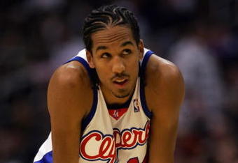 LOS ANGELES - NOVEMBER 29:  Shaun Livingston #14 of the Los Angeles Clippers looks on during a game against the Memphis Grizzlies at Staples Center on November 29, 2006 in Los Angeles, California.  The Clippers defeated the Grizzlies 105-90.  NOTE TO USER: User expressly acknowledges and agrees that, by downloading and or using this photograph, User is consenting to the terms and conditions of the Getty Images License Agreement. (Photo by Stephen Dunn/Getty Images)