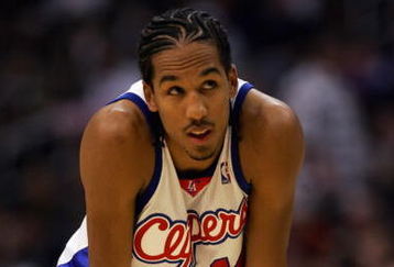 LOS ANGELES - NOVEMBER 29:  Shaun Livingston #14 of the Los Angeles Clippers looks on during a game against the Memphis Grizzlies at Staples Center on November 29, 2006 in Los Angeles, California.  The Clippers defeated the Grizzlies 105-90.  NOTE TO USER: User expressly acknowledges and agrees that, by downloading and or using this photograph, User is consenting to the terms and conditions of the Getty Images License Agreement. (Photo by Stephen Dunn/Getty Images)