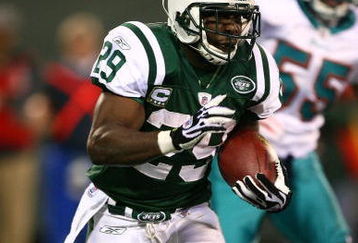 EAST RUTHERFORD, NJ - DECEMBER 28:  Leon Washington #29 of The New York Jets in action against The Miami Dolphins during their game on December 28, 2008 at Giants Stadium in East Rutherford, New Jersey.  (Photo by Al Bello/Getty Images)