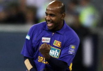 MELBOURNE, AUSTRALIA - FEBRUARY 29:  Sanath Jayasuriya of Sri Lanka celebrates bowling Brett Lee of Australia to win the match during the Commonwealth Bank Series One Day International match between Australia and Sri Lanka held at the Melbourne Cricket Ground on February 29, 2008 in Melbourne, Australia.  (Photo by Quinn Rooney/Getty Images)