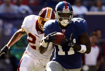 EAST RUTHERFORD, NJ - OCTOBER 08:  Plaxico Burress #17 of the New York Giants runs for a 46-yard gain in front of Sean Taylor #21 of the Washington Redskins on October 8, 2006 at Giants Stadium in East Rutherford, New Jersey.  (Photo by Nick Laham/Getty Images)