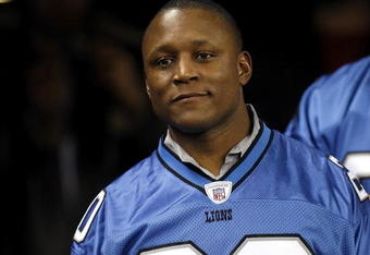 DETROIT - DECEMBER 23:  Barry Sanders #20 former Detroit Lions running back looks on from the tunnel prior to being honored at half time during a game against the Kansas City Chiefs on December 23, 2007 at Ford Field in Detroit, Michigan. (Photo By Gregory Shamus/Getty Images)