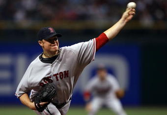 ST PETERSBURG, FL - OCTOBER 19:  Starting pitcher Jon Lester #31 of the Boston Red Sox delivers a pitch against the Tampa Bay Rays in game seven of the American League Championship Series during the 2008 MLB playoffs on October 19, 2008 at Tropicana Field in St Petersburg, Florida.  (Photo by Elsa/Getty Images)