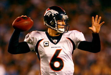 SAN DIEGO - DECEMBER 28:  Quarterback Jay Cutler #6 of the Denver Broncos throws a pass against the San Diego Chargers during the NFL game at Qualcomm Stadium on December 28, 2008 in San Diego, California. The Chargers defeated the Broncos 52--21.  (Photo by Jeff Gross/Getty Images)